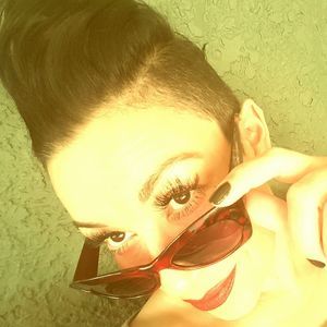 Meet your Posher, Monique